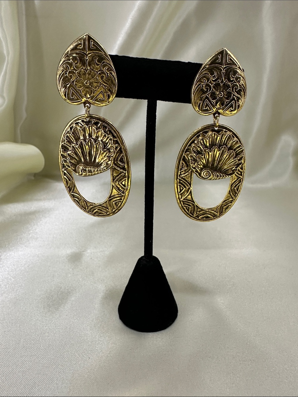 Vintage Gold tone Ornate Floral Drop Earrings